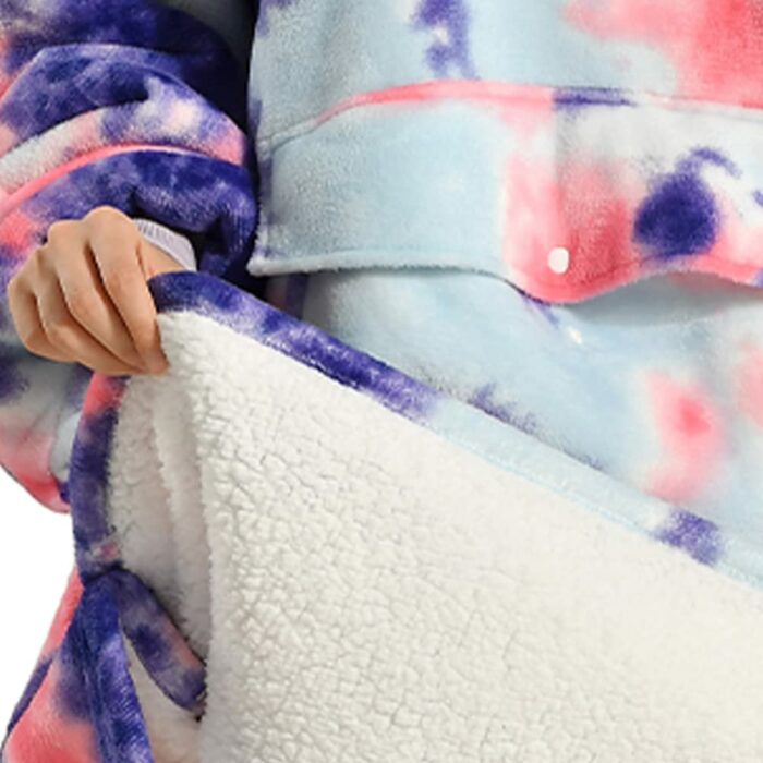 Oversized Hoodie Blanket Detail